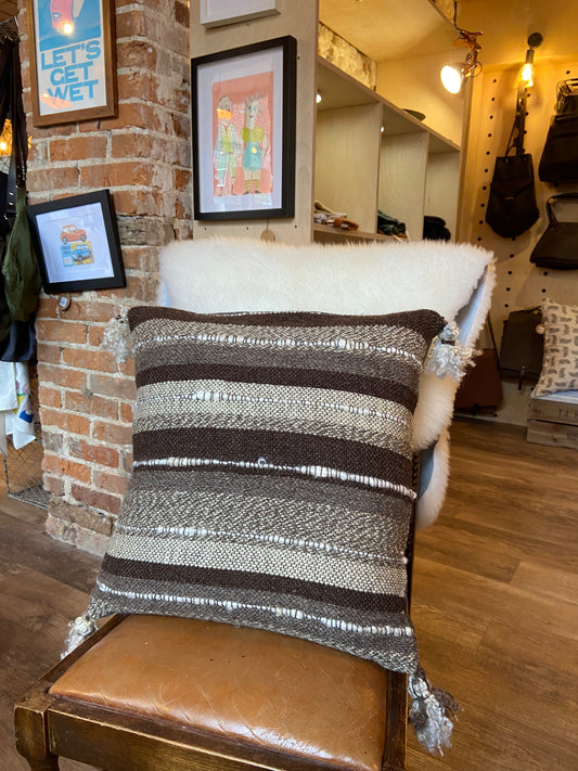 Natural wool cushion with tassels