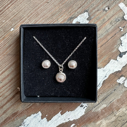 Sterling silver Scallop Stud earrings & pendant set