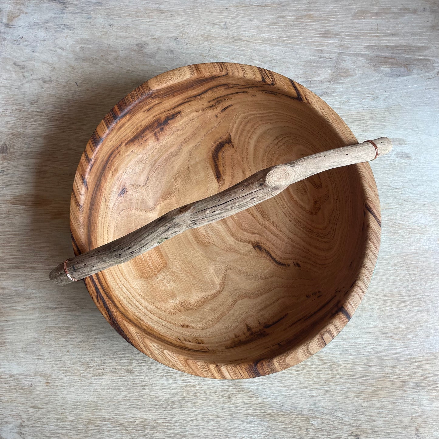 Oak bowl with foraged handle Green #186